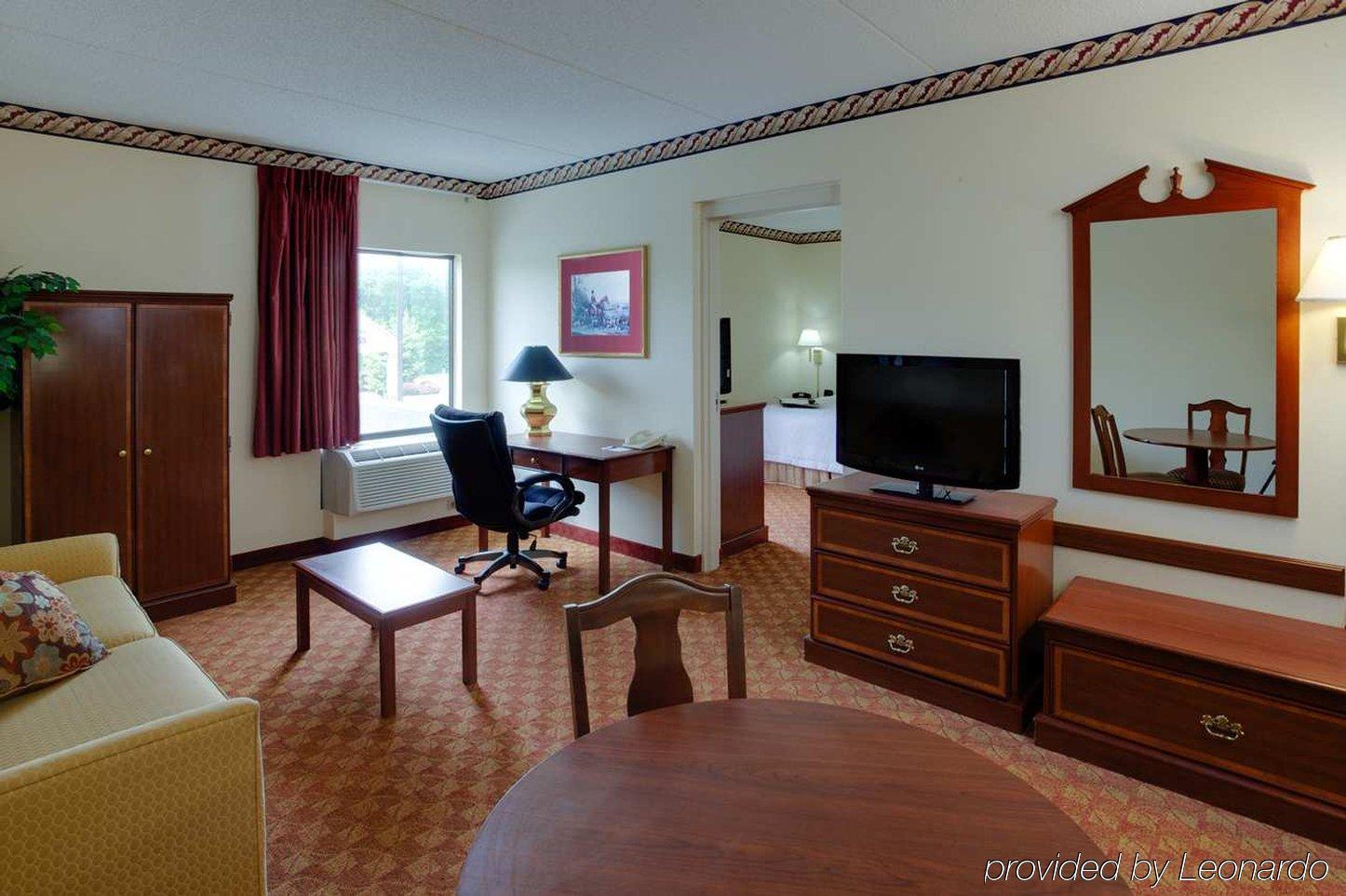 Hampton Inn Хановер Экстерьер фото